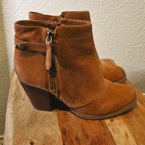 Gianni Bini leather booties, size 7